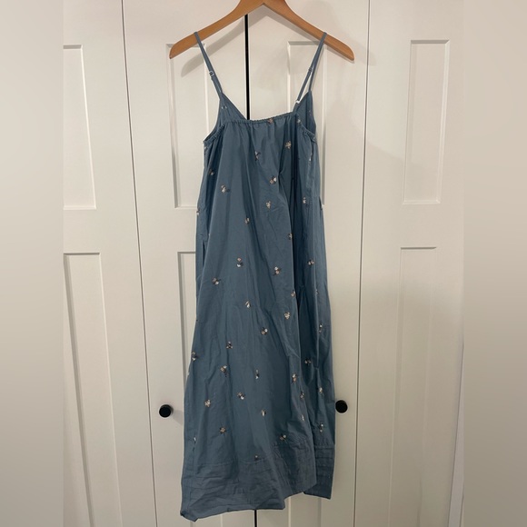 NWOT Target Universal Thread Blue Floral Midi Dress Medium - Picture 2 of 3